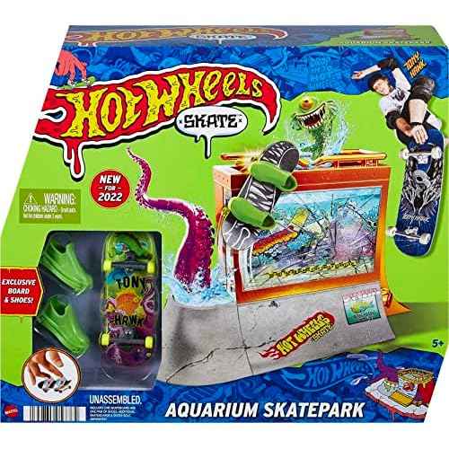 Hot Wheels Skate Aquarium Skatepark Playset Designed with Tony Hawk, Includes Tony Hawk Fingerboard & 1 Pair of Removable Skate Shoes