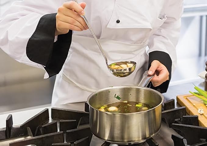 Winware Stainless Steel 2 Quart Sauce Pan with Cover