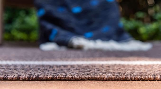 Unique Loom Outdoor Border Collection Area Rug - Soft Border (6' 1" x 9' Rectangle, Brown/ Ivory)