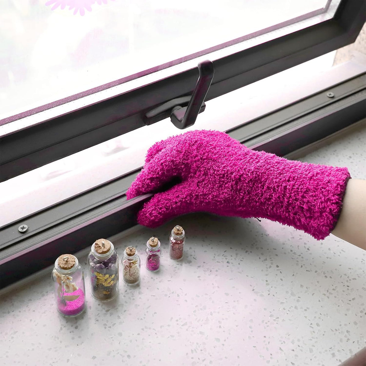 Patelai 2 Pairs Microfiber Gloves for plants Dusting Cleaning Glove Mittens House Cars Blinds Dusting(Pink, Rose Red, Large)