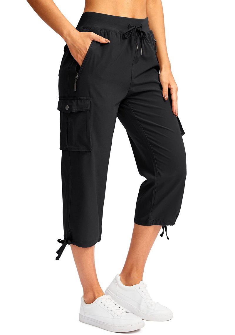 Soothfeel Women's Cargo Capris Pants with 6 Pockets Lightweight Quick Dry Travel Hiking Summer Pants for Women Casual (Black, 4XL)