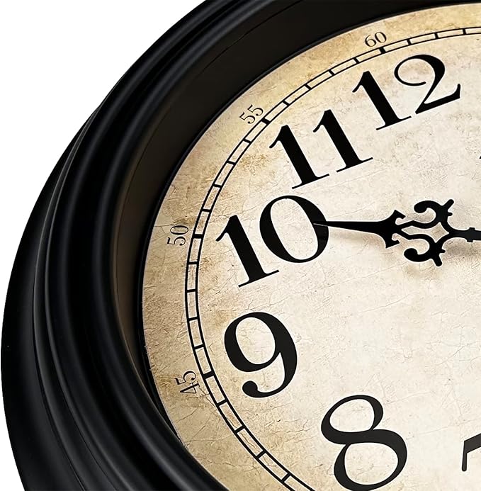 Plumeet Small Retro Wall Clock