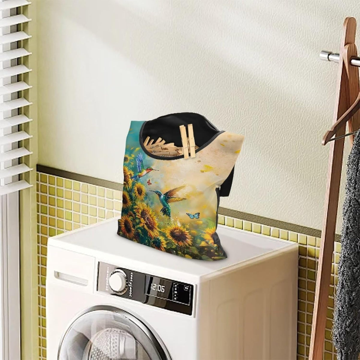 Clothes Pin Hanging Bag with Big Opening Storage Clothes Pins & Mini Clothespins，Hanging Laundry Bag Fits Retractable Clothes Line Outdoors（Hummingbird Sunflower）