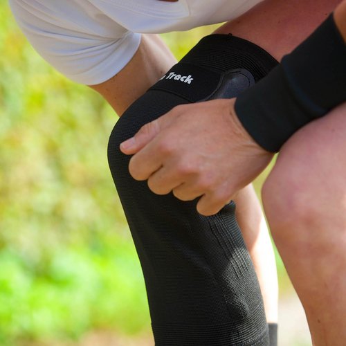 Back on Track Knee Brace with Removable Strap 1110 with Welltex Technology, Black, Large