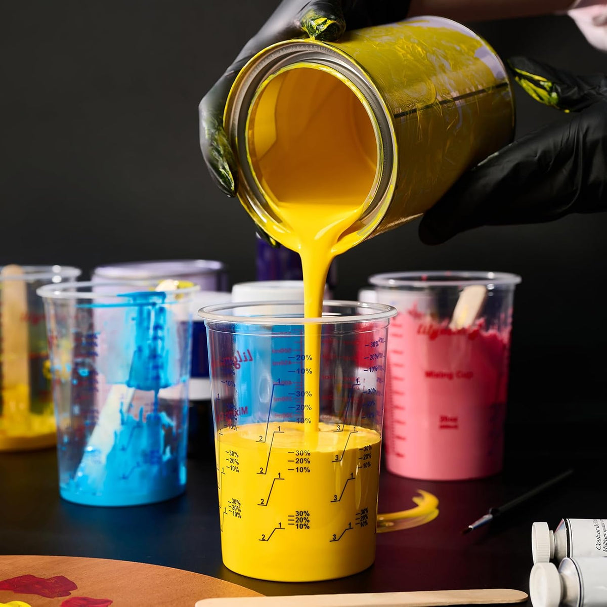 100 Pack Plastic Mixing Cups, 20 oz (600ml), Disposable Measuring Cups with 50 Wooden Mixing Sticks, Measurement ratios: 2:1, 3:1, 4:1, Suitable for Epoxy Resin, Liquid Measuring, and Paint