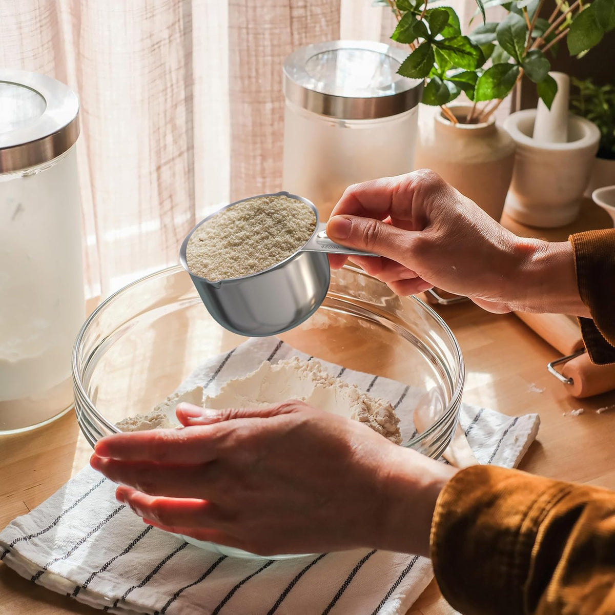 Color Up 2 Cup Measuring Cup, 480ml Stainless Steel Metal, Easy-Pour Spouts, Engraved Markings, Flat Base, Dishwasher Safe, for Dry and Liquid Ingredients