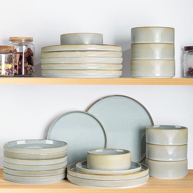 TheTerra Ceramic Dinnerware Sets for 4, 12 Pieces Porcelain Lightweight Speckled Plates and Bowls Sets, Scratch Resistant Dish Set, Oven & Microwave & Dishwasher Safe, Illusion Blue