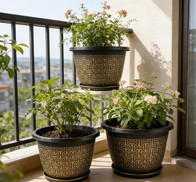 Nooulap 10 Inch 4 Pack Flower Pots for Outdoor, Plant Pots Outdoor with Drainage Holes and Trays, Retro Antique Imitation Plastic Garden Pots for Planter Indoor (Gold)