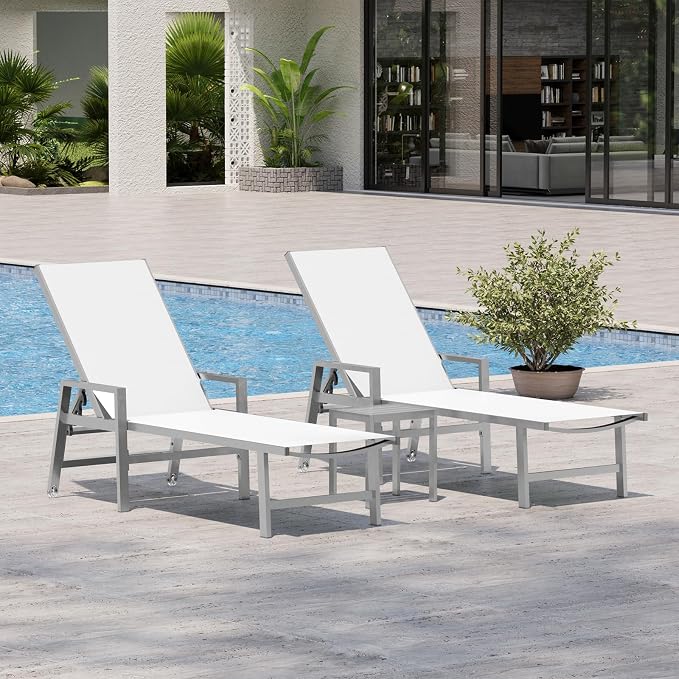 Patio Chaise Lounge Chair Outdoor with Wheels&Armrests, Aluminum Pool Lounge Chairs Five-Position Adjustable Recliner with Side Table, Outdoor Beach Lounge Chairs for Poolside, Deck, Garden, White