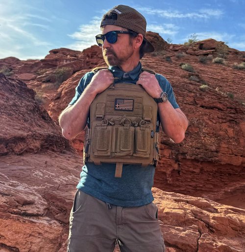 Redemption Crusader 2.0 Molle Quick Release Buckles Airsoft Vest with Adjustable Size Sides and Triple Pouch (Dark Coyote Brown)