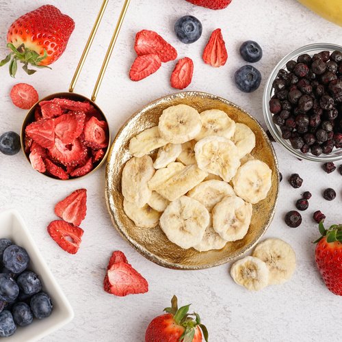 Anna and Sarah Freeze Dried Slice Strawberries 4 Oz, 100% Natural Sliced Fruit, Great for Healthy Snacks, Smoothies or Trail Mix, NO Added Sugar or Preservatives, Gluten-Free and Good for Vegan